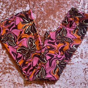 No Boundaries Vibrant Butterfly Leggings - Pink and Orange- Medium 7-9
